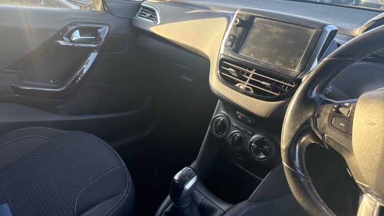 Peugeot 208 1.2 PureTech 82 Allure 5dr Petrol Hatchback